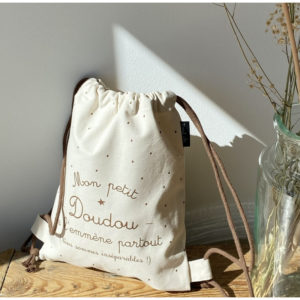 Sac à dos enfant beige ''Mon petit doudou je l'emmène partout''