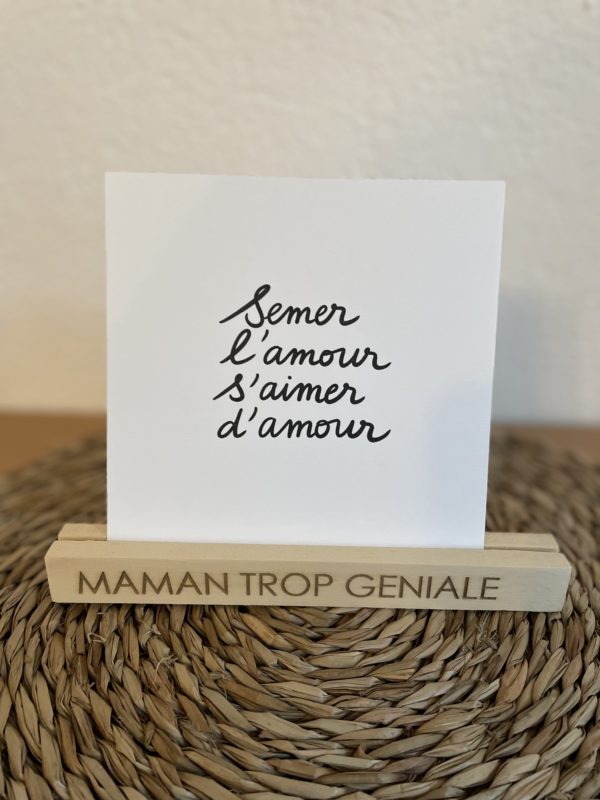 Socle en bois pour photo ''Maman trop géniale'' en majuscule - 20 cm