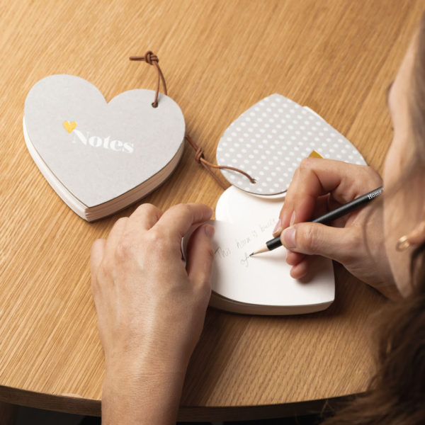 Bloc-notes en forme de coeur - à pois – Image 2