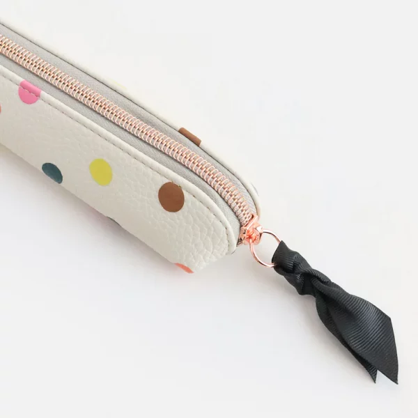 Trousse à points multicolores