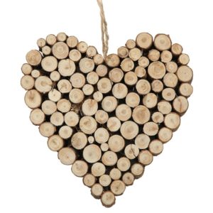 Coeur à suspendre en rondins de bois