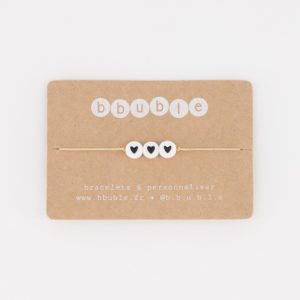 Bracelet enfant avec 3 perles coeurs sur 1 cordon doré
