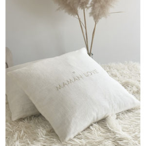 Coussin 40/40 cm en lin blanc brodé ''Maman Love''