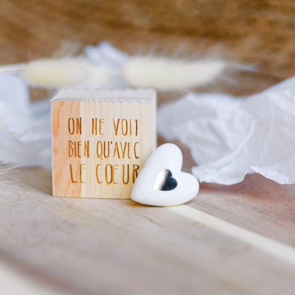 Porte-bonheur petit coeur "on ne voit bien qu'avec le coeur"