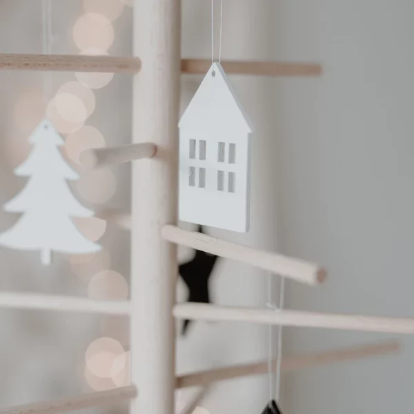 Maison en bois blanc (lot de 8 pièces)