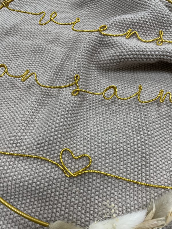 Couronne ''Viens on s'aime 🖤''- en filaire doré pailleté, 30 cm - tons blancs crème – Image 2