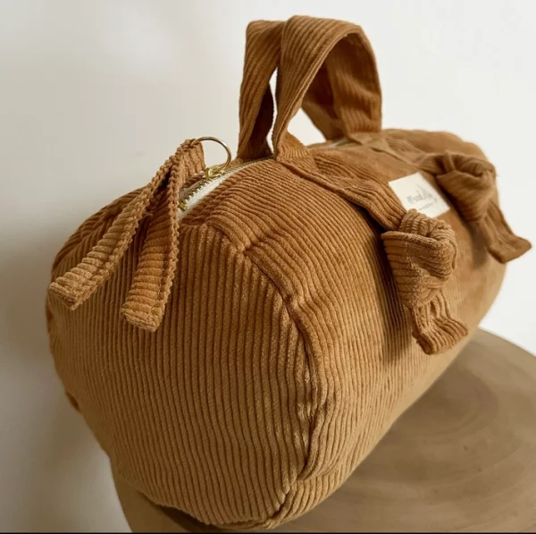 Mini sac polochon en velours - Caramel – Image 3