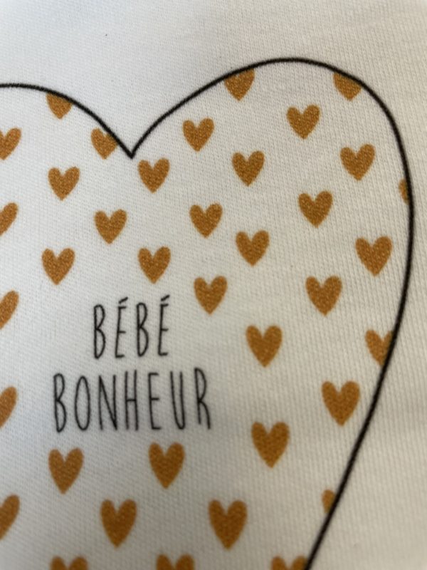 Body manches courtes - ''Petits coeurs''- Moutarde avec inscription Bébé Bonheur – Image 2