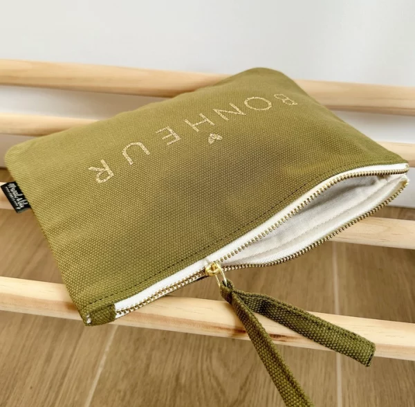 Trousse "BONHEUR" coloris kaki – Image 2