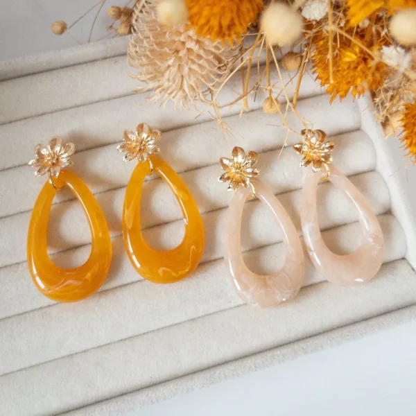 Boucles d'oreilles ''Adèle'' - Beige marbré brillant – Image 3