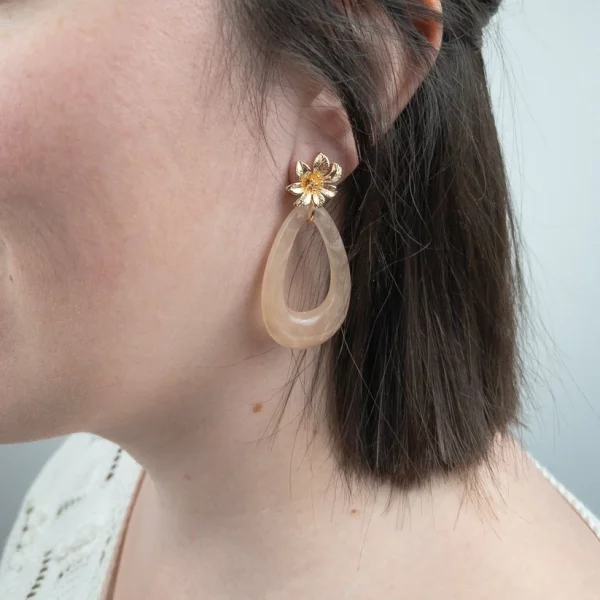Boucles d'oreilles ''Adèle'' - Beige marbré brillant – Image 2