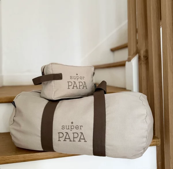 Sac Polochon bicolore brodé  "Super Papa" coloris mastic – Image 2