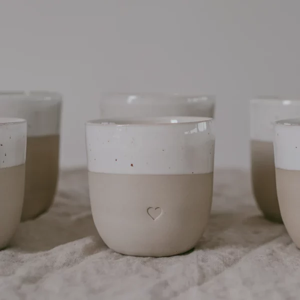 Tasse en grès à cappucino sans anse - coeur – Image 3