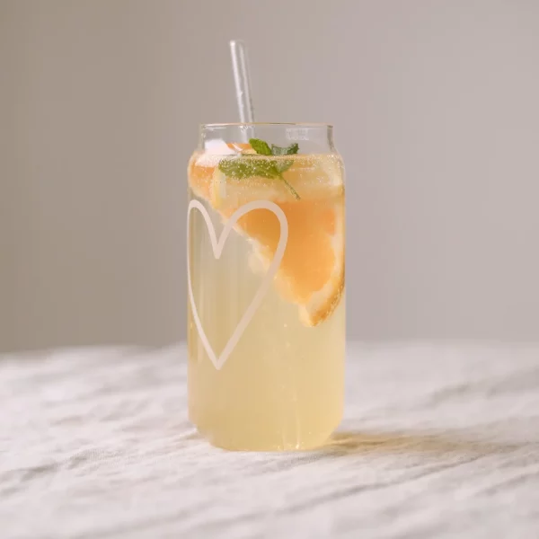 Verre haut pour boisson avec coeur blanc – Image 3