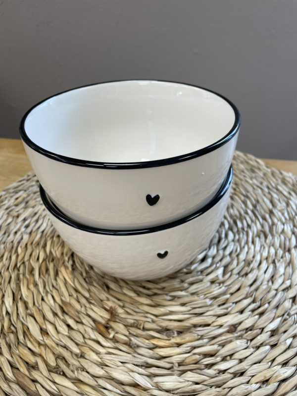Grand bol avec coeur noir – Image 2