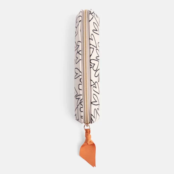 Trousse blanche & coeurs noirs