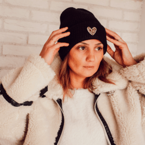 Bonnet noir coeur brodé léopard