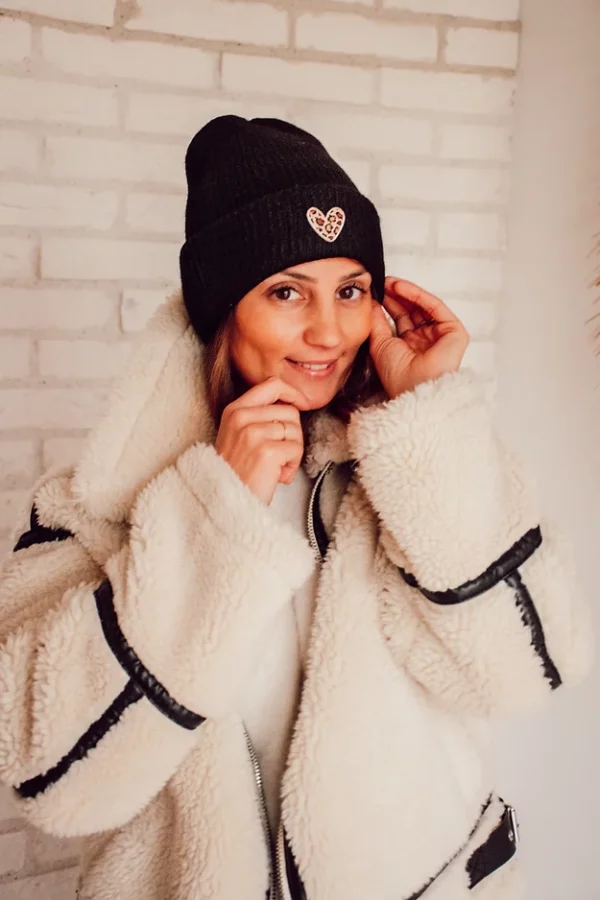 Bonnet noir coeur brodé léopard – Image 2