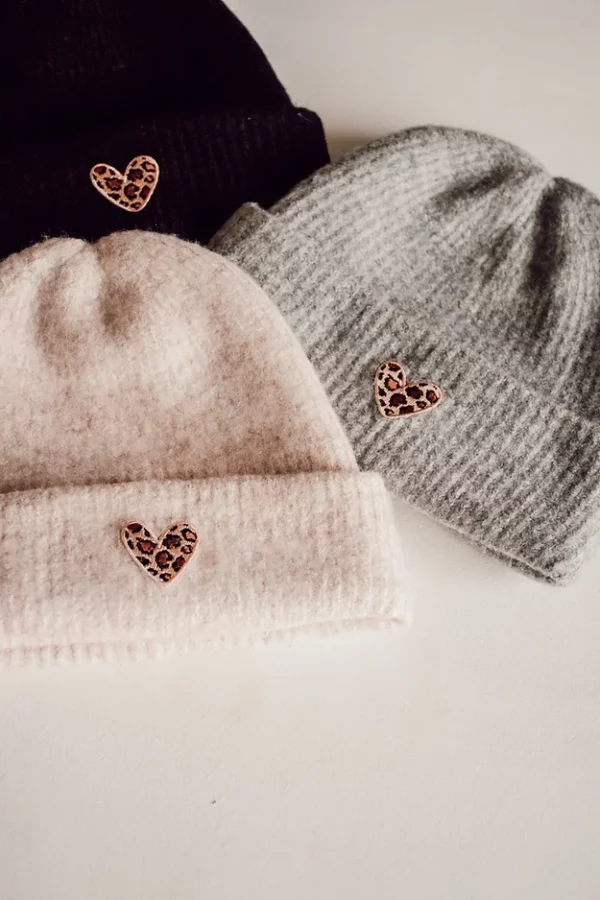 Bonnet noir coeur brodé léopard – Image 3