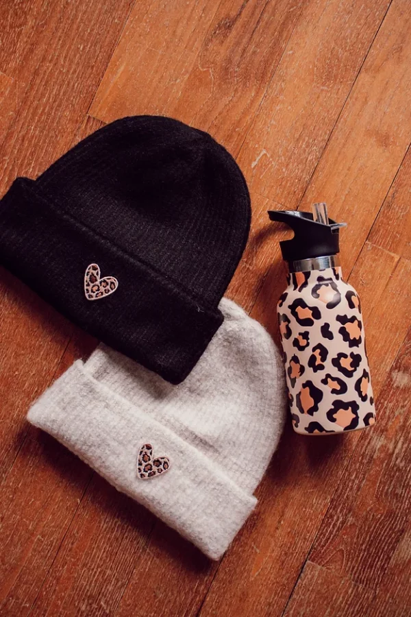 Bonnet noir coeur brodé léopard