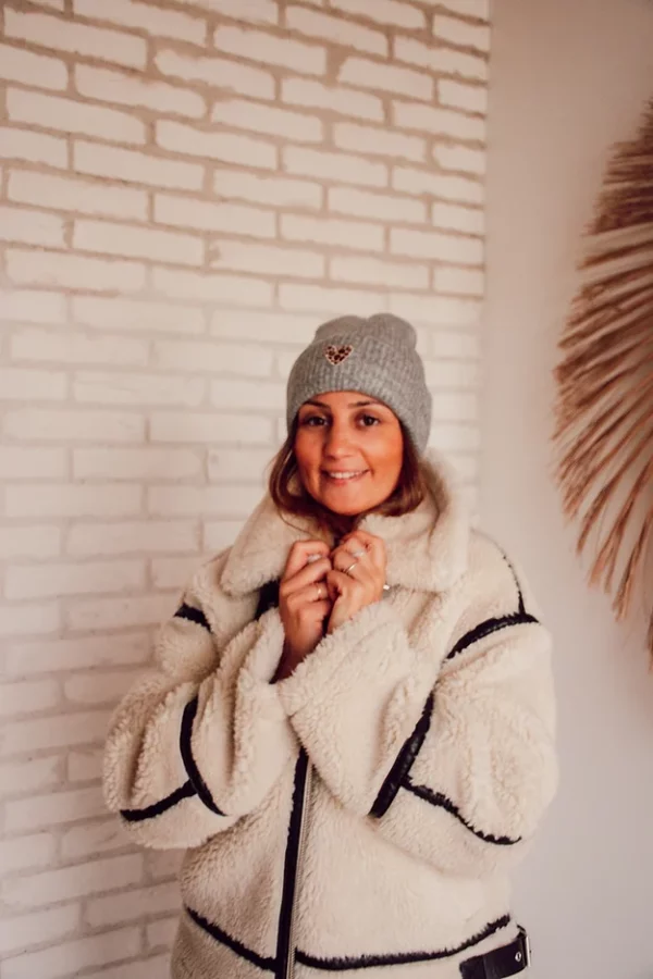 Bonnet gris chiné coeur brodé léopard – Image 2