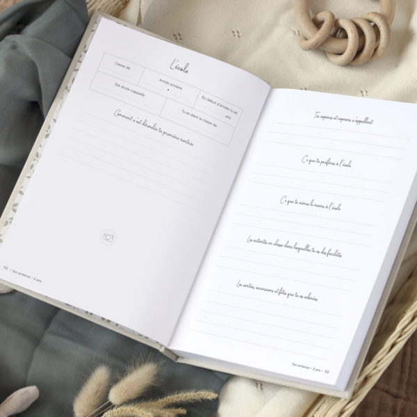 Livre souvenirs coloris couverture lin céladon  ''Ton histoire tes 10 premières années'' – Image 3