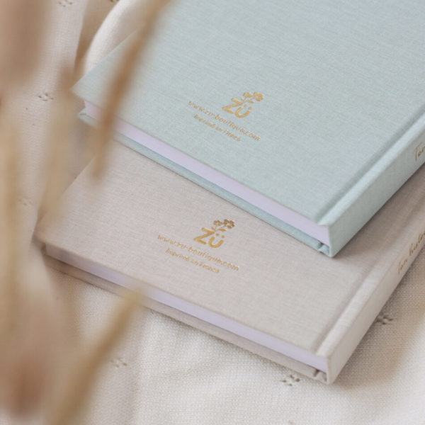 Livre souvenirs coloris couverture lin céladon  ''Ton histoire tes 10 premières années'' – Image 11