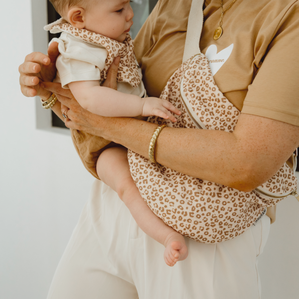 Sac banane adulte gaze léopard avec petit coeur doré – Image 2