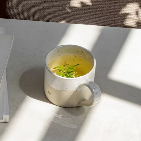 Tasse en grès coeur avec anse – Image 4