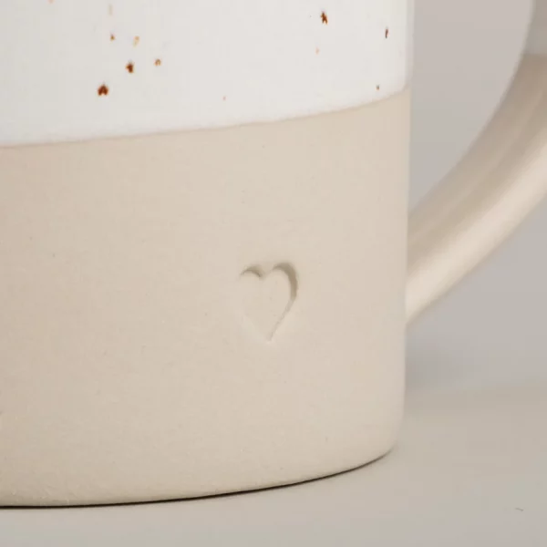 Tasse en grès coeur avec anse – Image 3