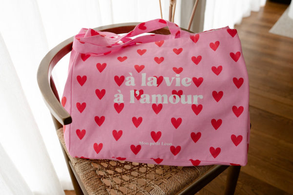 Sac cabas XXL coeur rose rouge - A la vie à l'amour – Image 4