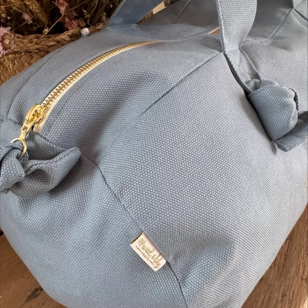 Sac Polochon - Baby Love en balade coloris bleu nuage – Image 2