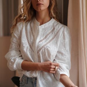 Chemise blanche avec broderie