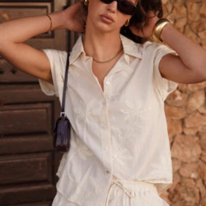 Chemise beige à manches courtes avec broderie