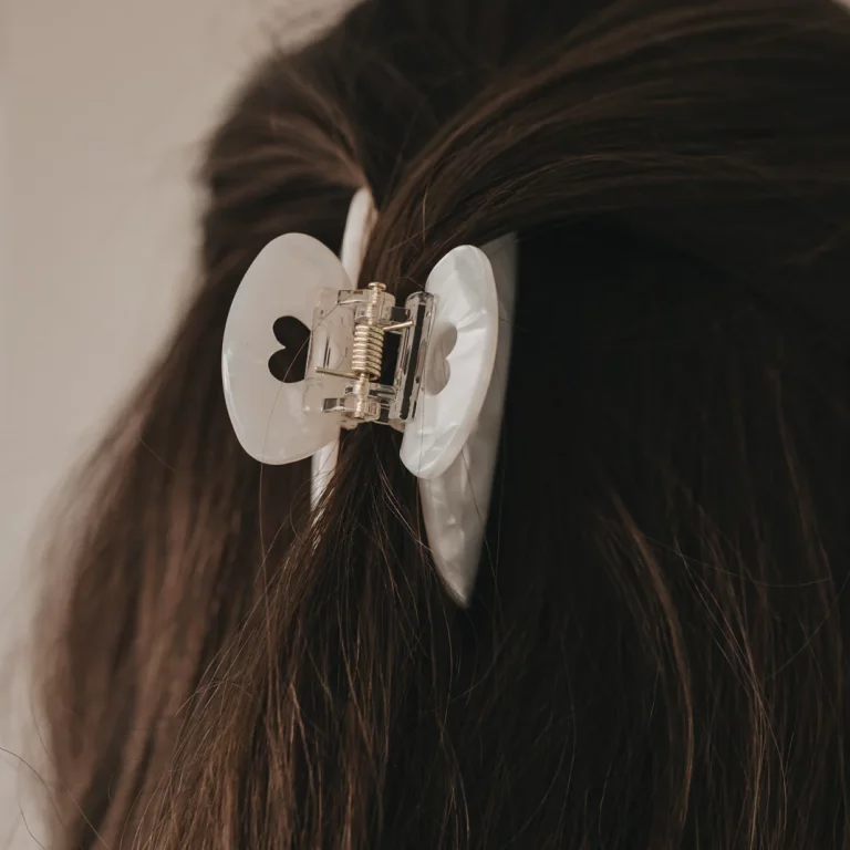 Grande pince à cheveux blanc nacré