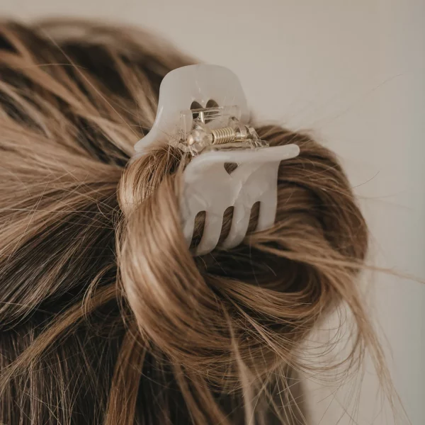 Petite pince à cheveux blanche nacré