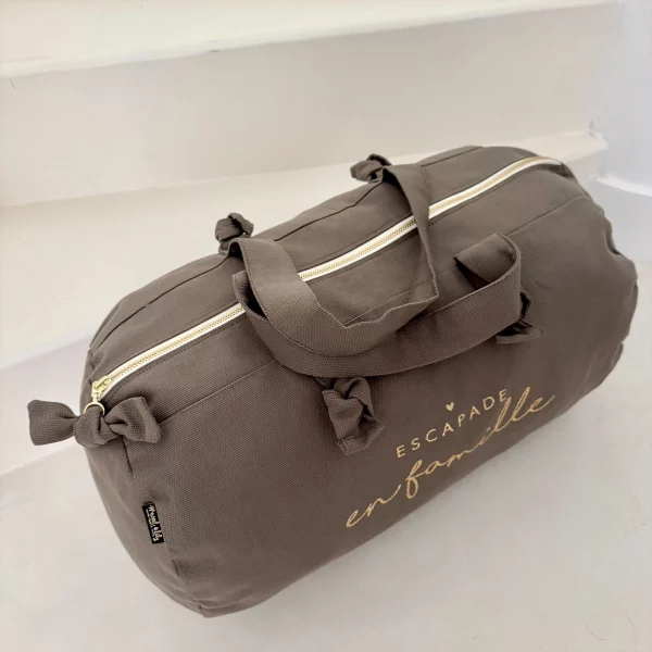 Sac Polochon - Escapade en famille coloris taupe – Image 2