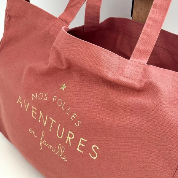 Sac shopping Nos folles aventures en famille - Bois de Rose – Image 2