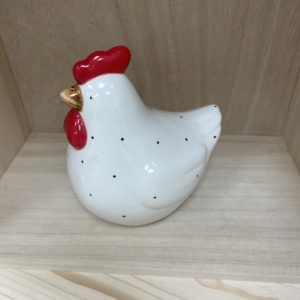 Poule en porcelaine à points noirs et crête rouge