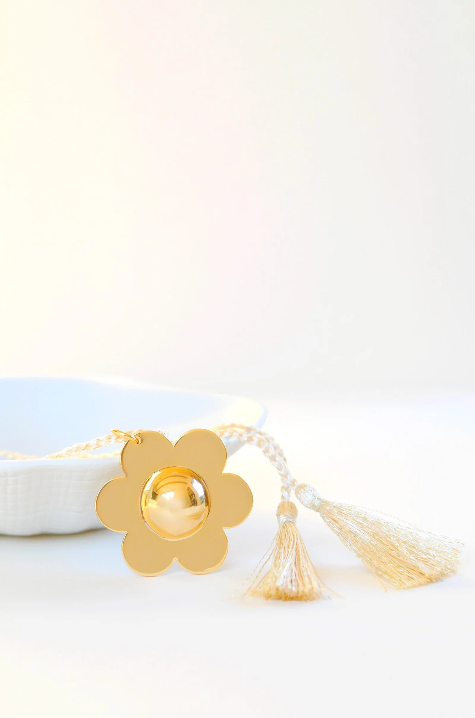 Bola de grossesse PAQUERETTE or cordon de soie torsadé blush – Image 3