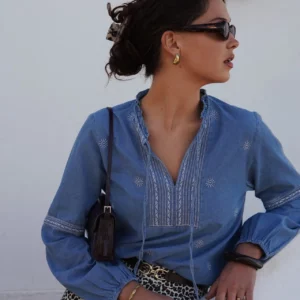 Blouse Céleste en denim brodé