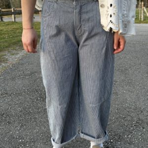 Pantalon à rayures fines bleu & blanc