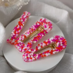 Barrette en résine Love Love Love