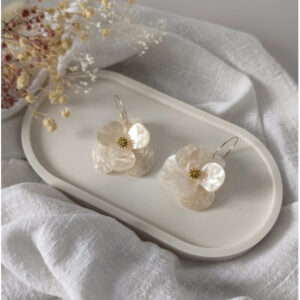 Boucles d'oreilles Jolies fleurs écru nacré