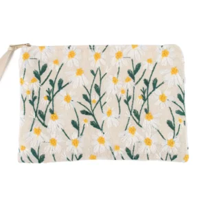Trousse brodée avec des marguerites